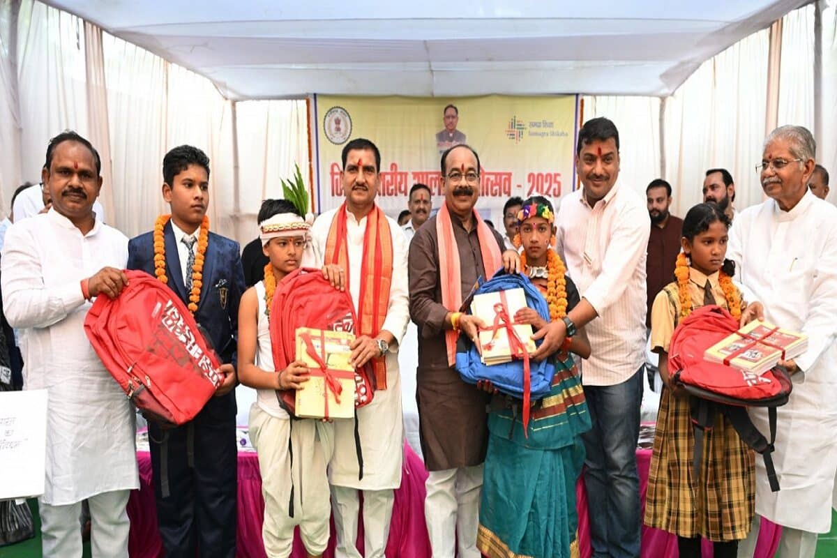 शाला प्रवेशोत्सव: बच्चे बने बाल अतिथि, केन्द्रीय राज्य मंत्री तोखन साहू और डिप्टी सीएम अरुण साव ने किया स्वागत