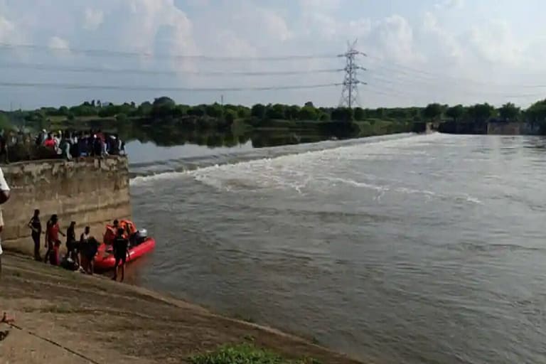 Raipur News: खारुन नदी में कूदकर युवक ने की आत्महत्या, गोताखोरों ने बाहर निकाला शव